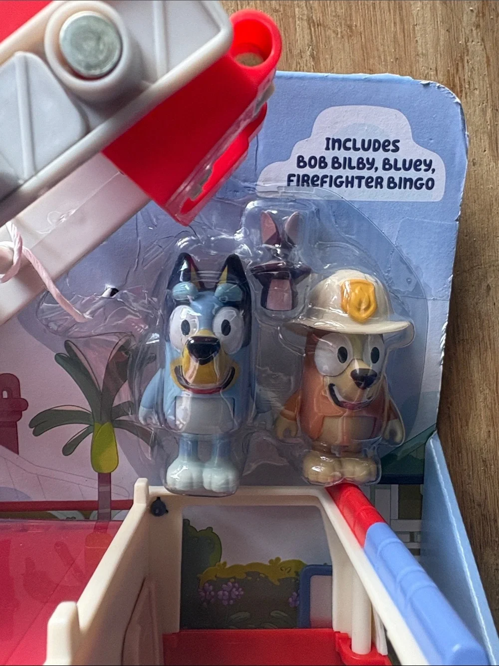 🎉NWT! Disney Bluey Red and White Firetruck Playset with Characters